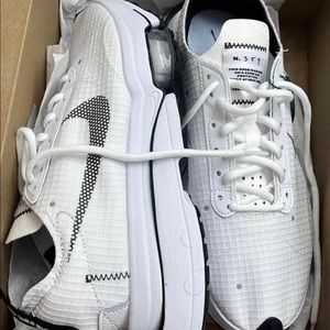 Brand new Nike air zoom se fit men 7/ women 8.5